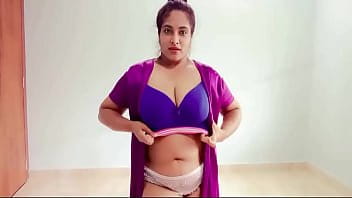 सौतेली बेटी अपने सौतेले पिता से पैसे मांगती है लेकिन बदले में वह उसे अपने मुंह में मुर्गा डालने के लिए स्वाद का खेल खेलता है video